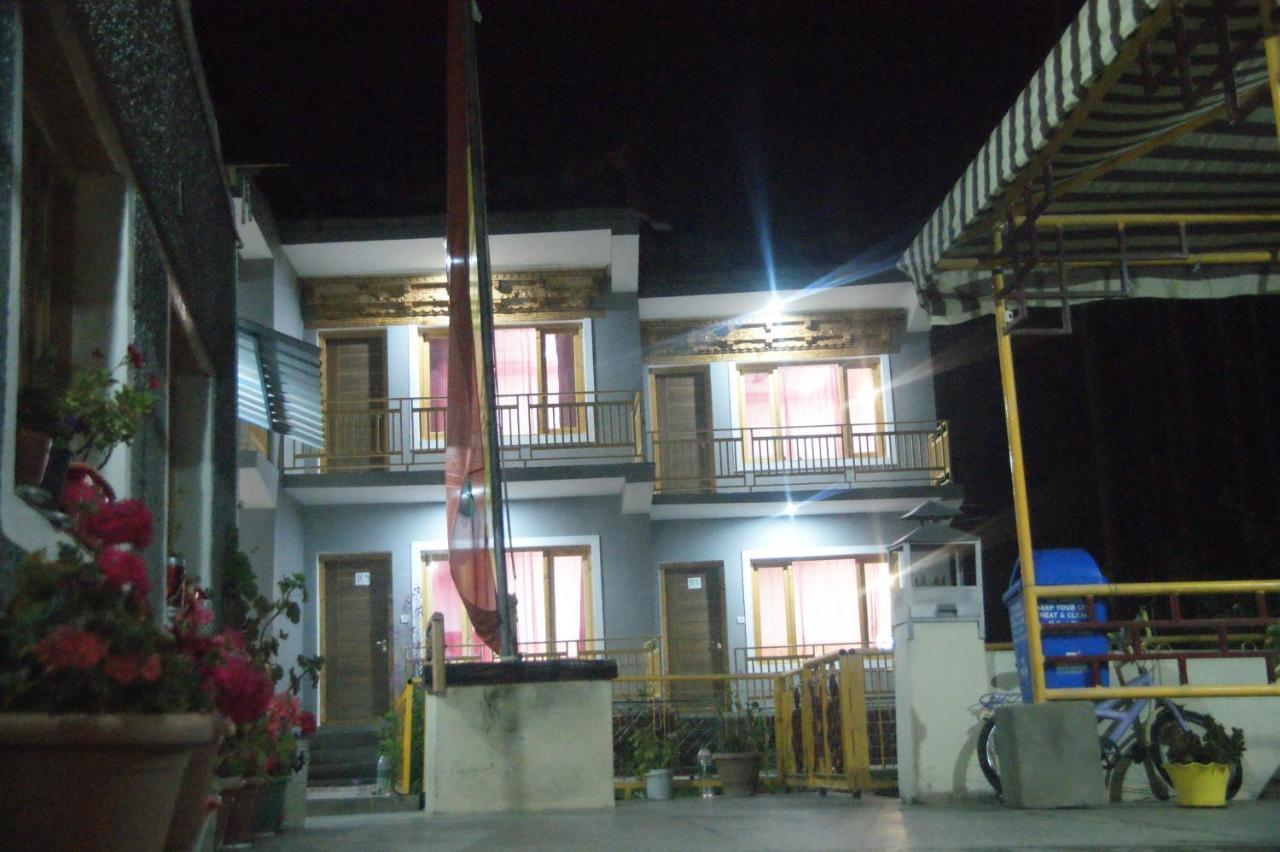 Chandan Guest House Leh Bagian luar foto