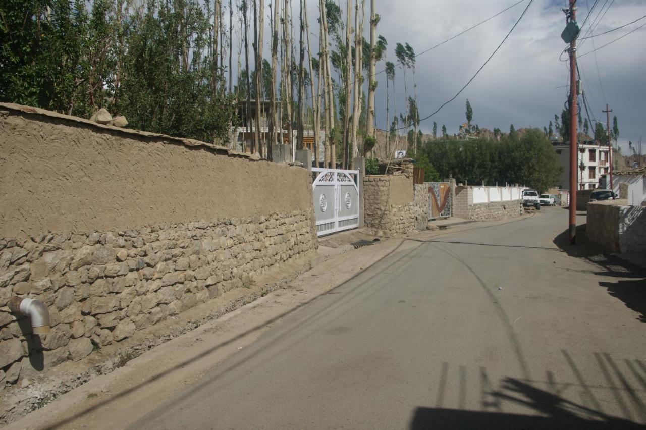 Chandan Guest House Leh Bagian luar foto