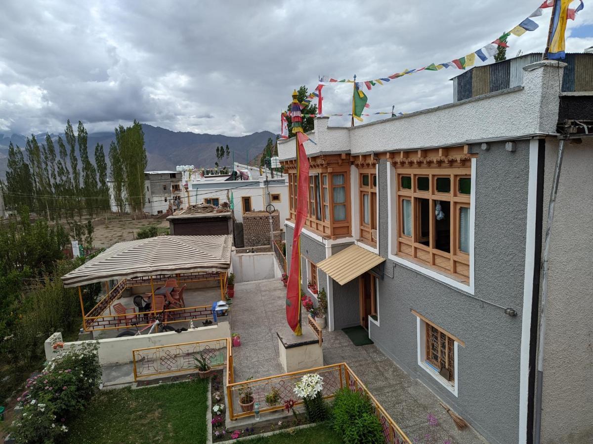 Chandan Guest House Leh Bagian luar foto
