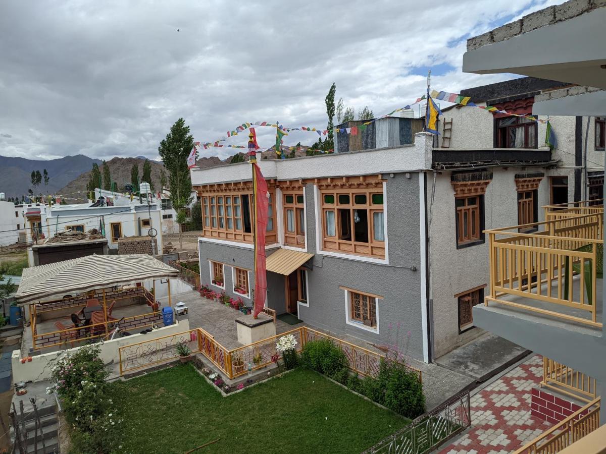 Chandan Guest House Leh Bagian luar foto