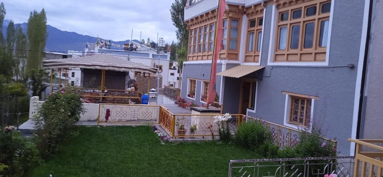 Chandan Guest House Leh Bagian luar foto