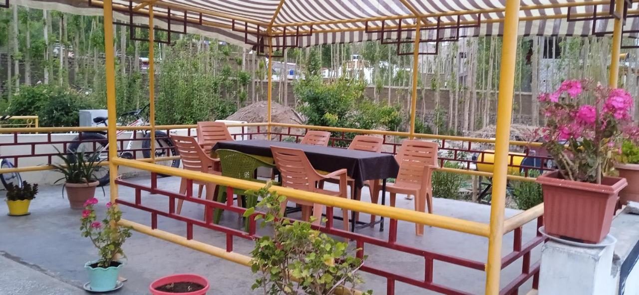 Chandan Guest House Leh Bagian luar foto