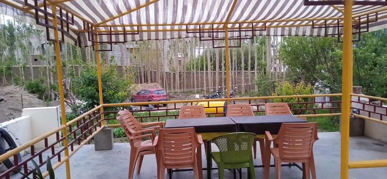 Chandan Guest House Leh Bagian luar foto